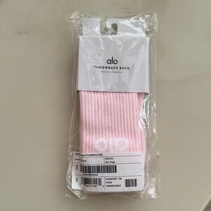 NWT ALO THROWBACK SOCKS
-pink/white color
-viral sold out!